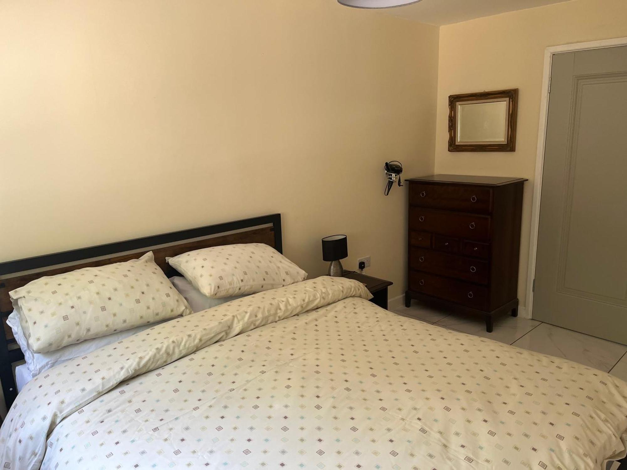 Castell Cottages Карфили Екстериор снимка